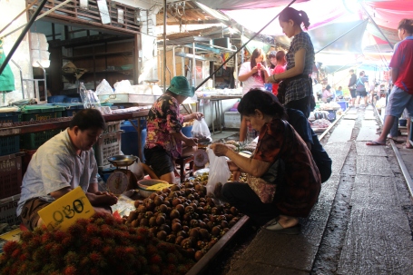 Hawkers at Maeklong Railway Market